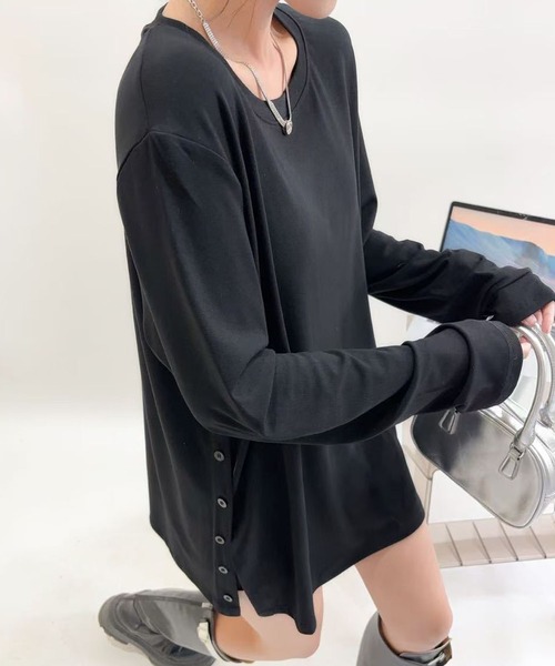 aimoha(アイモハ)の「サイドボタンラウンドネックトップス(Tシャツ/カットソー・レディース・ブラック/ホワイト/ダークグレー/チョコ・FREE)」の8枚目の写真