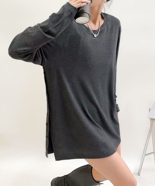 aimoha(アイモハ)の「サイドボタンラウンドネックトップス(Tシャツ/カットソー・レディース・ブラック/ホワイト/ダークグレー/チョコ・FREE)」の11枚目の写真