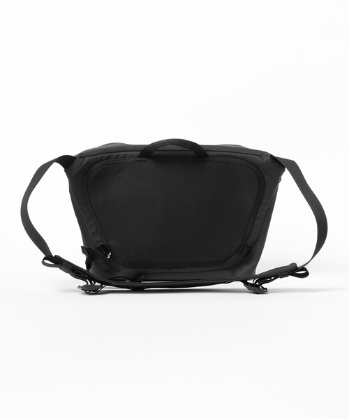BEAMS（ビームス）の「【EXCLUSIVE】ARC’TERYX / Granville 10 Courier Bag Black（ショルダーバッグ・メンズ・ブラック・ONE SIZE）」の3枚目の写真