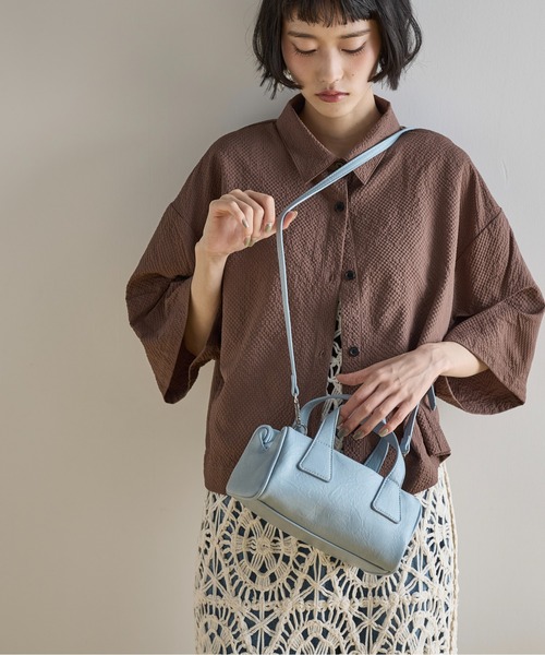 THE YOn（ザヨン）の「リセスドデザインミニボストントート（ボストンバッグ・レディース・ベージュ/レッド/ブラック/サックスブルー・FREE）」の3枚目の写真