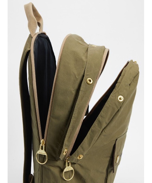 Barbour(バブアー)の「【TRANSPORT / トランスポート】ジップアップ バックパック(バックパック/リュック・メンズ・グリーン・ONE SIZE)」の9枚目の写真
