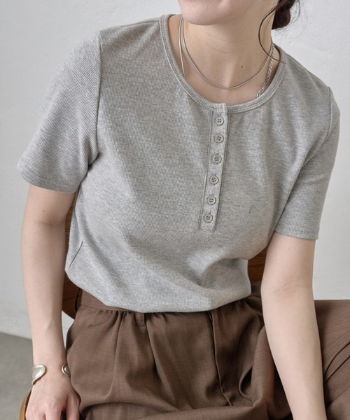 COLONY 2139（コロニートゥーワンスリーナイン）の「ヘンリーネックテレコハーフスリーブTシャツ（Tシャツ/カットソー・レディース・グレー/オフホワイト/ブラック・FREE）」の3枚目の写真