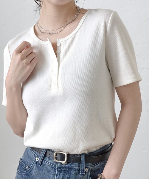 COLONY 2139（コロニートゥーワンスリーナイン）の「ヘンリーネックテレコハーフスリーブTシャツ（Tシャツ/カットソー・レディース・グレー/オフホワイト/ブラック・FREE）」の2枚目の写真