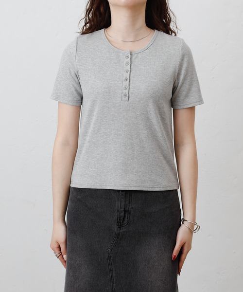 COLONY 2139（コロニートゥーワンスリーナイン）の「ヘンリーネックテレコハーフスリーブTシャツ（Tシャツ/カットソー・レディース・グレー/オフホワイト/ブラック・FREE）」の7枚目の写真