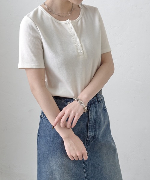 COLONY 2139（コロニートゥーワンスリーナイン）の「ヘンリーネックテレコハーフスリーブTシャツ（Tシャツ/カットソー・レディース・グレー/オフホワイト/ブラック・FREE）」の16枚目の写真