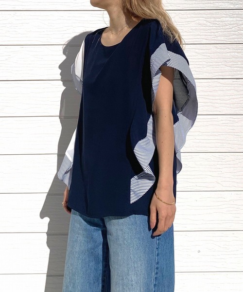 Q(キュー)の「ウェーブシフォンブラウス(シャツ/ブラウス・レディース・ホワイト/ネイビー・MEDIUM)」の2枚目の写真