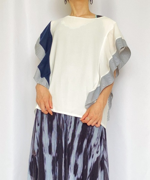 Q(キュー)の「ウェーブシフォンブラウス(シャツ/ブラウス・レディース・ホワイト/ネイビー・MEDIUM)」の8枚目の写真