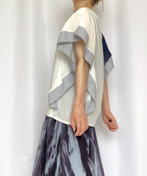 Q(キュー)の「ウェーブシフォンブラウス(シャツ/ブラウス・レディース・ホワイト/ネイビー・MEDIUM)」の9枚目の写真