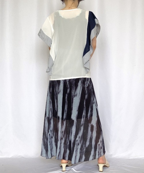 Q(キュー)の「ウェーブシフォンブラウス(シャツ/ブラウス・レディース・ホワイト/ネイビー・MEDIUM)」の6枚目の写真