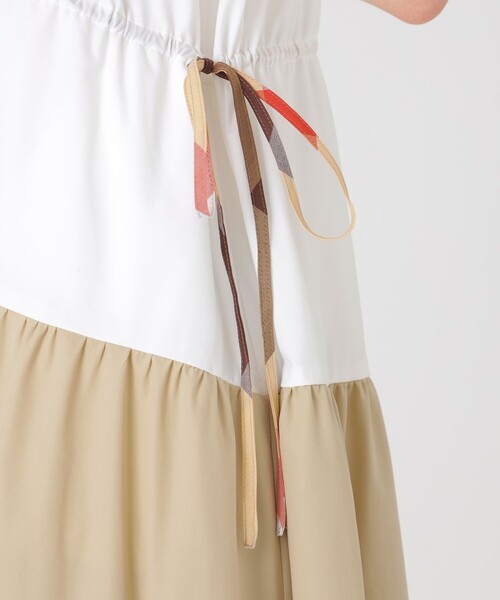 BLUE LABEL CRESTBRIDGE（ブルーレーベルクレストブリッジ）の「ストレッチプルーフクロスパーシャルドレス（ワンピース・レディース・ベージュ/ダークネイビー・36/38）」の15枚目の写真