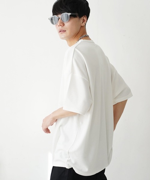 En serio TOKYO(エンソリオトーキョー)の「TRポンチビックシルエットTシャツ(Tシャツ/カットソー・メンズ・ホワイト×ブラック/ブラック/ブルーグレー/ブラウン系その他/その他/グレー/チャコールグレー/ダークグリーン/ベージュ/ネイビー/ホワイト/ブラウン・MEDIUM/LARGE/X-LARGE)」の13枚目の写真