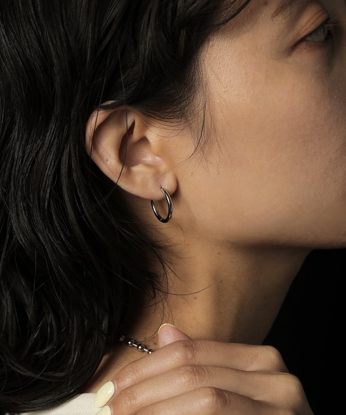 ORLEAN(オルレアン)の「【ORLEAN】 シンプルフープピアス 太さ2.0mm(ピアス(両耳用)・レディース・シルバー系6/シルバー系7/シルバー系2/シルバー系4/シルバー/シルバー系5/シルバー系3/シルバー系1/ゴールド系4/ゴールド系7/ゴールド系2/ゴールド/ゴールド系6/ゴールド系5/ゴールド系1/ゴールド系3・フリー)」の4枚目の写真