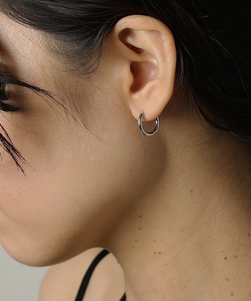ORLEAN(オルレアン)の「【ORLEAN】 シンプルフープピアス 太さ2.0mm(ピアス(両耳用)・レディース・シルバー系6/シルバー系7/シルバー系2/シルバー系4/シルバー/シルバー系5/シルバー系3/シルバー系1/ゴールド系4/ゴールド系7/ゴールド系2/ゴールド/ゴールド系6/ゴールド系5/ゴールド系1/ゴールド系3・フリー)」の6枚目の写真