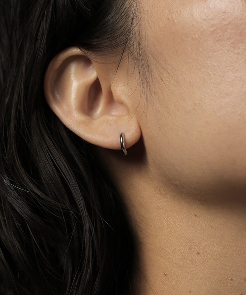 ORLEAN(オルレアン)の「【ORLEAN】 シンプルフープピアス 太さ2.0mm(ピアス(両耳用)・レディース・シルバー系6/シルバー系7/シルバー系2/シルバー系4/シルバー/シルバー系5/シルバー系3/シルバー系1/ゴールド系4/ゴールド系7/ゴールド系2/ゴールド/ゴールド系6/ゴールド系5/ゴールド系1/ゴールド系3・フリー)」の8枚目の写真