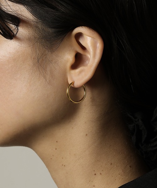 ORLEAN(オルレアン)の「【ORLEAN】 シンプルフープピアス 太さ2.0mm(ピアス(両耳用)・レディース・シルバー系6/シルバー系7/シルバー系2/シルバー系4/シルバー/シルバー系5/シルバー系3/シルバー系1/ゴールド系4/ゴールド系7/ゴールド系2/ゴールド/ゴールド系6/ゴールド系5/ゴールド系1/ゴールド系3・フリー)」の11枚目の写真