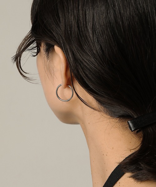 ORLEAN(オルレアン)の「【ORLEAN】 シンプルフープピアス 太さ2.0mm(ピアス(両耳用)・レディース・シルバー系6/シルバー系7/シルバー系2/シルバー系4/シルバー/シルバー系5/シルバー系3/シルバー系1/ゴールド系4/ゴールド系7/ゴールド系2/ゴールド/ゴールド系6/ゴールド系5/ゴールド系1/ゴールド系3・フリー)」の22枚目の写真