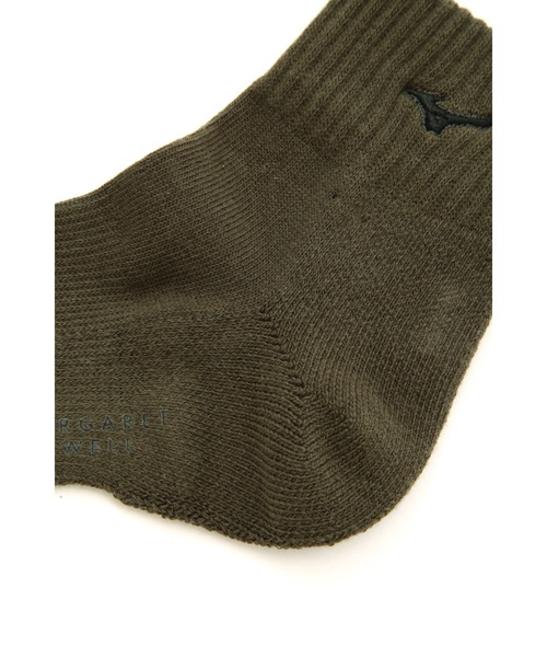 MARGARET HOWELL(マーガレットハウエル)の「PILE SHORT SOCKS(ソックス/靴下・レディース・ホワイト/ブラック/カーキ・-)」の5枚目の写真