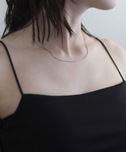 calmila(カルミラ)の「【 金属アレルギー対応 】スネークチェーンネックレス / 幅1mm(ネックレス・レディース・シルバー/ゴールド・ONESIZE)」の2枚目の写真