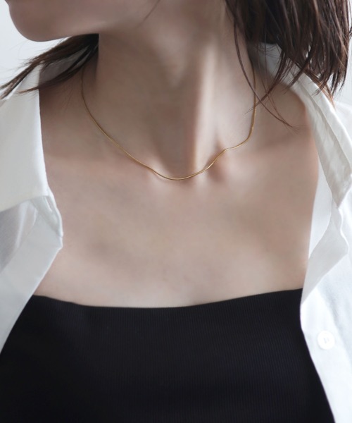 calmila(カルミラ)の「【 金属アレルギー対応 】スネークチェーンネックレス / 幅1mm(ネックレス・レディース・シルバー/ゴールド・ONESIZE)」の6枚目の写真