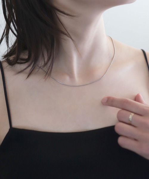 calmila(カルミラ)の「【 金属アレルギー対応 】スネークチェーンネックレス / 幅1mm(ネックレス・レディース・シルバー/ゴールド・ONESIZE)」の7枚目の写真