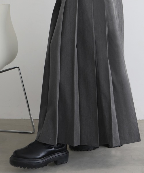 hellam（へラム）の「切り替えプリーツロングスカート（スカート・レディース・チャコール/キャメル/ブラック・FREE）」の11枚目の写真