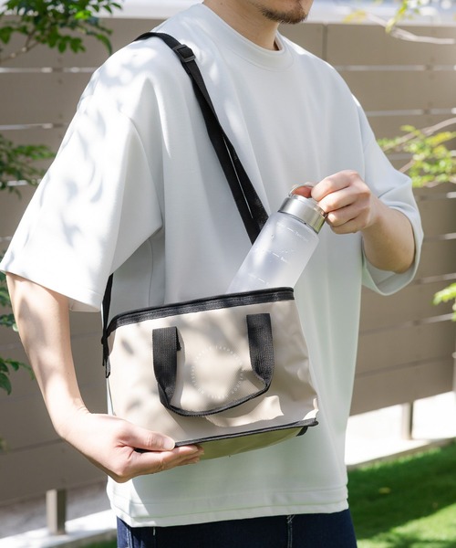 LAKOLE（ラコレ）の「ターポリン保冷バッグ(S) / 327861（アウトドアグッズ・レディース・ネイビー/ブラック/ベージュ・FREE）」の2枚目の写真