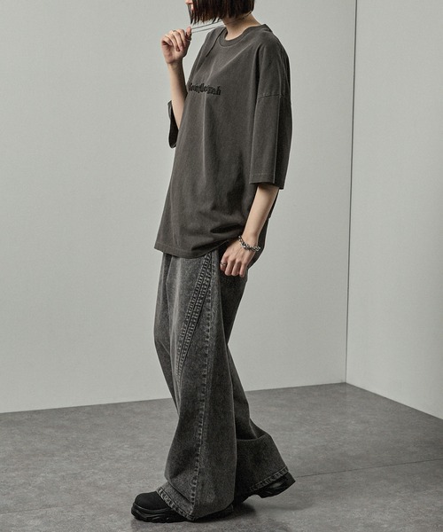 Alfred Alex(アルフレッドアレックス)の「【Alfred Alex】ヴィンテージ加工ピグメントハンドステッチロゴ刺繍Tシャツ(Tシャツ/カットソー・メンズ・ワインレッド/ブラック/グレイッシュブルー・M/L)」の5枚目の写真