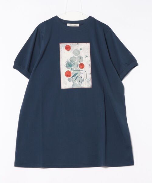 SUPER HAKKA（スーパーハッカ）の「SUPER　HAKKA×オバタクミ「エピソード1」プリント＋刺繍チュニックカットソー（Tシャツ/カットソー・レディース・ネイビー/イエロー・FREE）」の2枚目の写真