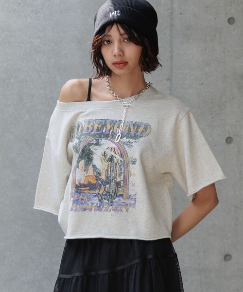 PAGEBOY(ページボーイ)の「ルーズネックミニウラケロックTシャツ(Tシャツ/カットソー・レディース・チャコールグレー/ベージュ系その他/グリーン系その他2・FREE)」の3枚目の写真