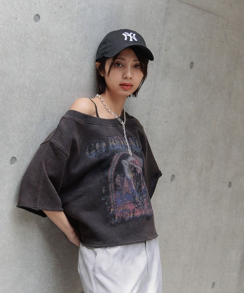 PAGEBOY(ページボーイ)の「ルーズネックミニウラケロックTシャツ(Tシャツ/カットソー・レディース・チャコールグレー/ベージュ系その他/グリーン系その他2・FREE)」の9枚目の写真