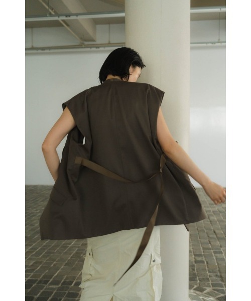 Knuth Marf(クヌースマーフ)の「2way collarless gilet(unisex)(ベスト・レディース・グレイッシュベージュ・FREE)」の6枚目の写真