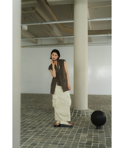 Knuth Marf(クヌースマーフ)の「2way collarless gilet(unisex)(ベスト・レディース・グレイッシュベージュ・FREE)」の7枚目の写真