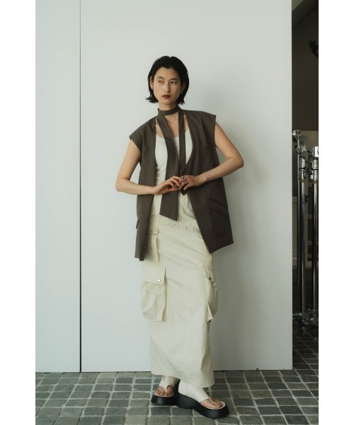 Knuth Marf(クヌースマーフ)の「2way collarless gilet(unisex)(ベスト・レディース・グレイッシュベージュ・FREE)」の11枚目の写真