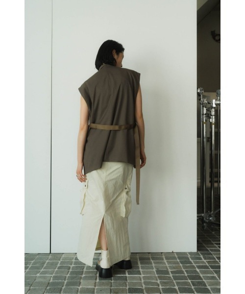 Knuth Marf(クヌースマーフ)の「2way collarless gilet(unisex)(ベスト・レディース・グレイッシュベージュ・FREE)」の12枚目の写真