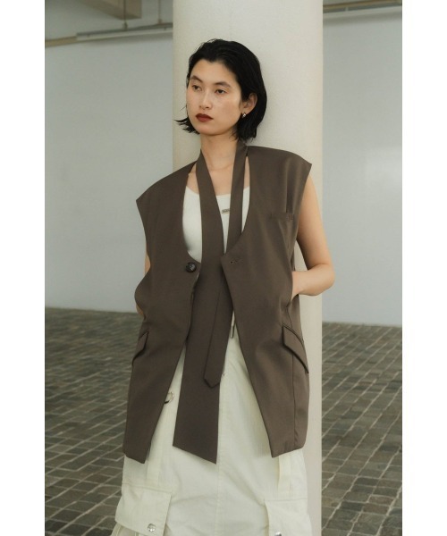Knuth Marf(クヌースマーフ)の「2way collarless gilet(unisex)(ベスト・レディース・グレイッシュベージュ・FREE)」の5枚目の写真