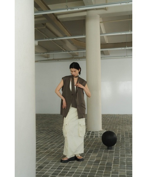 Knuth Marf(クヌースマーフ)の「2way collarless gilet(unisex)(ベスト・レディース・グレイッシュベージュ・FREE)」の8枚目の写真