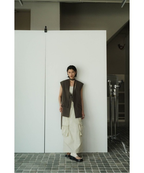 Knuth Marf(クヌースマーフ)の「2way collarless gilet(unisex)(ベスト・レディース・グレイッシュベージュ・FREE)」の13枚目の写真
