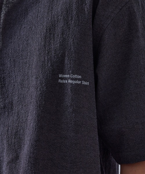 ADAM ET ROPE'(アダムエロペ)の「ウーブンコットンリラックスシャツ(シャツ/ブラウス・メンズ・オフホワイト/チャコールグレー・LL/M/L)」の4枚目の写真