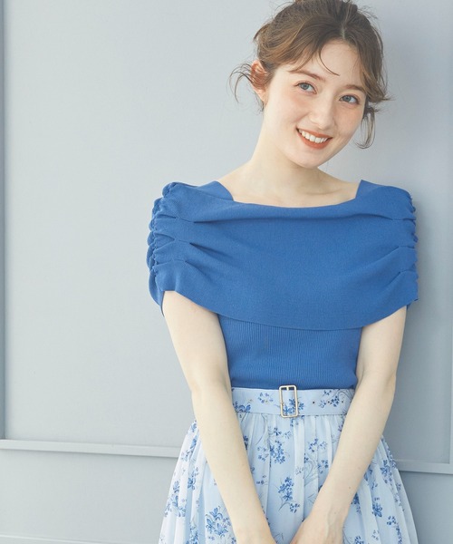 12Twelve Agenda(トゥエルブ アジェンダ)の「サイドドロストドレープオフショルフレンチスリーブニットプルオーバー(ニット/セーター・レディース・ブラック/グリーン/オフホワイト/ブルー・M)」の4枚目の写真