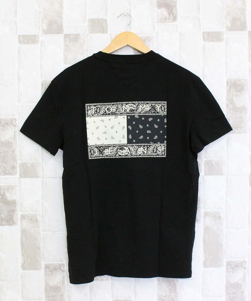 TOMMY HILFIGER(トミーヒルフィガー)の「TJM ペイズリーフラッグバックプリントTシャツ TJM REG PAISLEY FLAG TEE EXT(Tシャツ/カットソー・メンズ・ホワイト/ブラック・XL/L/M)」の2枚目の写真
