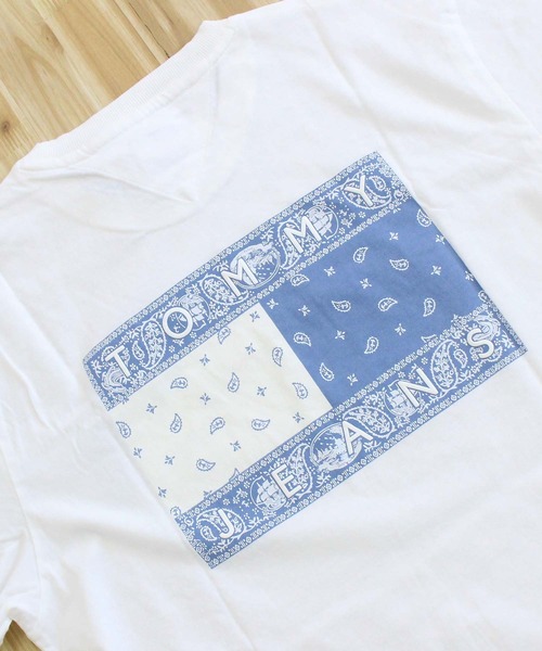 TOMMY HILFIGER(トミーヒルフィガー)の「TJM ペイズリーフラッグバックプリントTシャツ TJM REG PAISLEY FLAG TEE EXT(Tシャツ/カットソー・メンズ・ホワイト/ブラック・XL/L/M)」の5枚目の写真