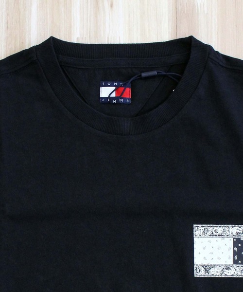 TOMMY HILFIGER(トミーヒルフィガー)の「TJM ペイズリーフラッグバックプリントTシャツ TJM REG PAISLEY FLAG TEE EXT(Tシャツ/カットソー・メンズ・ホワイト/ブラック・XL/L/M)」の7枚目の写真