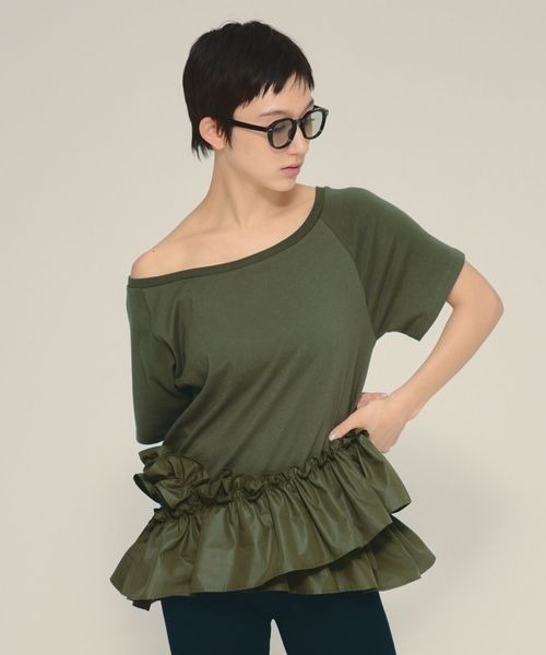 eL(エル)の「【eL】Random Frili TEE/575718(Tシャツ/カットソー・レディース・ブラック/カーキ・FREE)」の1枚目の写真