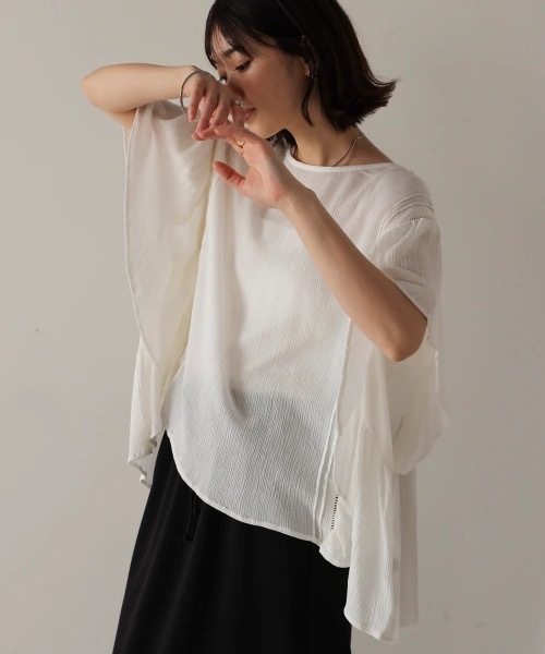 Bou Jeloud(ブージュルード)の「レーヨンクレープフレアスリーブブラウス(シャツ/ブラウス・レディース・ブラック/オフホワイト/イエロー・38)」の4枚目の写真