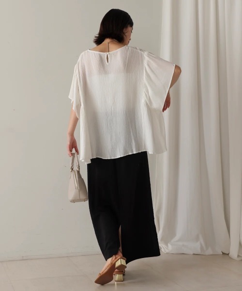 Bou Jeloud(ブージュルード)の「レーヨンクレープフレアスリーブブラウス(シャツ/ブラウス・レディース・ブラック/オフホワイト/イエロー・38)」の6枚目の写真