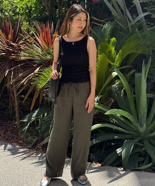 BANANA REPUBLIC FACTORY STORE(バナナリパブリック ファクトリーストア)の「BANANA REPUBLIC FACTORY STORE ボートネック スモックトップ(シャツ/ブラウス・レディース・ブラック/カーキ・M/L/S/XS)」の6枚目の写真