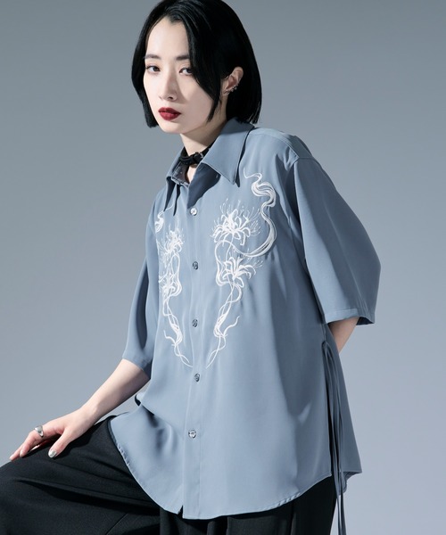 Ellno Loset（エルノロゼット）の「彼岸花刺繍シャツ（シャツ/ブラウス