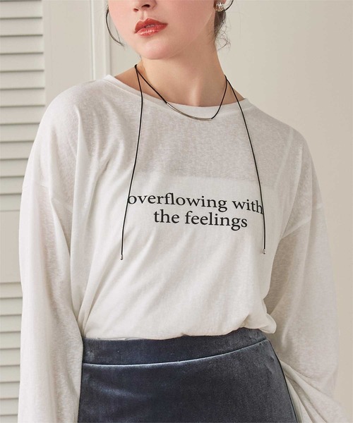 titivate(ティティベイト)の「文字プリントシアーロングTシャツ(Tシャツ/カットソー・レディース・チャコール/ネイビー/ブルー/オフホワイト/ブラック・M/L)」の2枚目の写真