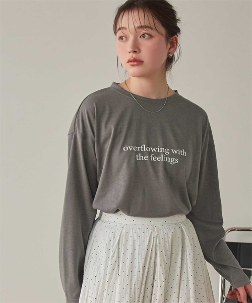 titivate(ティティベイト)の「文字プリントシアーロングTシャツ(Tシャツ/カットソー・レディース・チャコール/ネイビー/ブルー/オフホワイト/ブラック・M/L)」の1枚目の写真