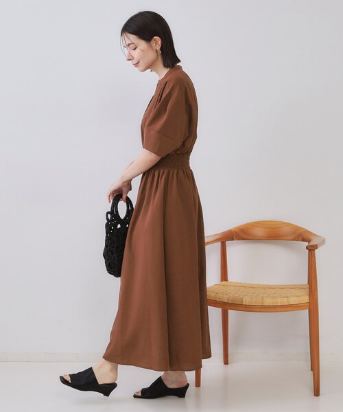 OPAQUE.CLIP（オペークドットクリップ）の「リネンライクスキッパーフィット＆フレアワンピース【洗濯機洗い可】（ワンピース・レディース・ライトベージュ/ダークブラウン/ブルー系その他/ネイビー・36/38/40/42）」の19枚目の写真